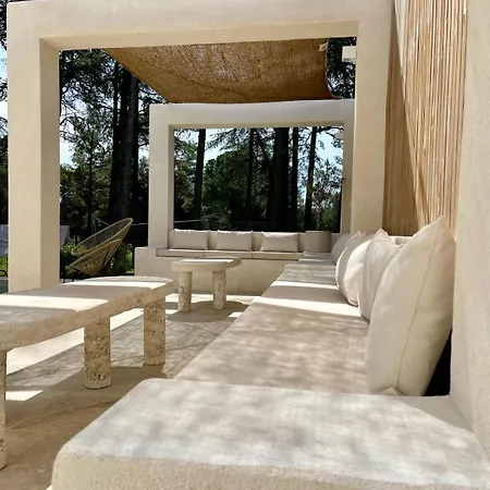 Avec Piscine Aux Portes D'uzes * Saint-Siffret